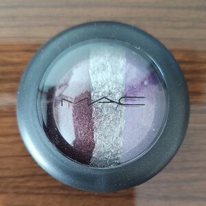 MAC Mineralize Eyeshadow Trio In "Outspoken"